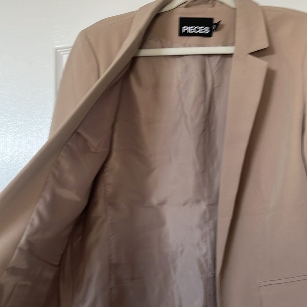 Blazer - Picture 2 of 4